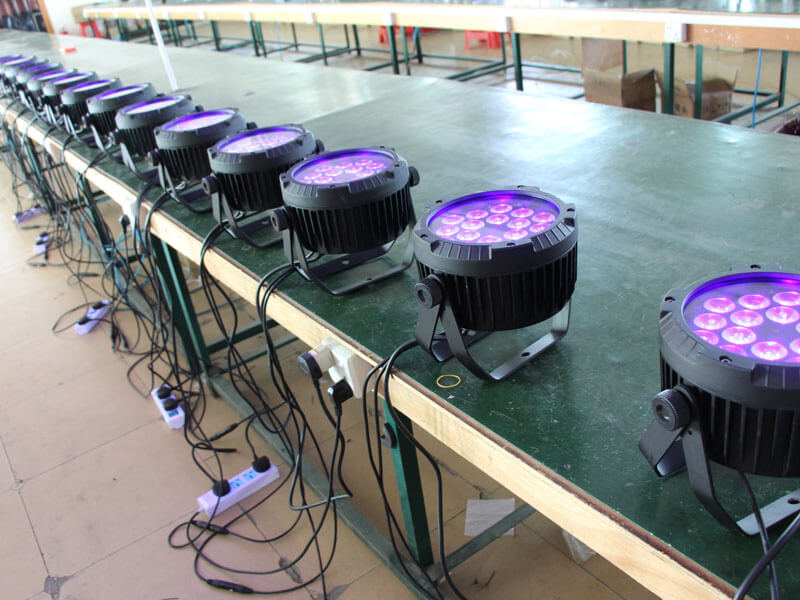 18 STÜCKE 18W RGBWAUV 6IN1 SLIM LED Outdoor Par Leuchten