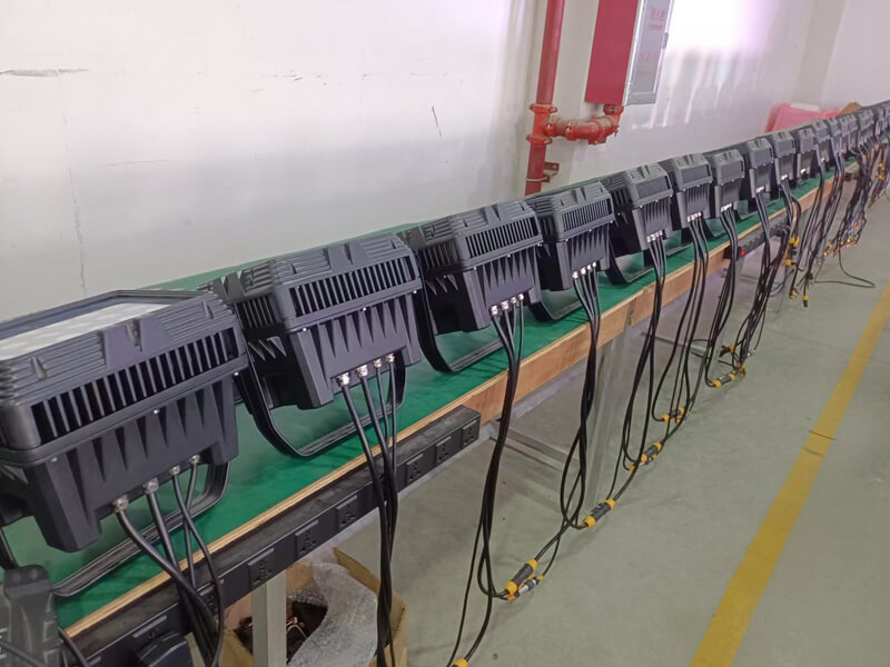 24 Stück RGBW 4in1 LED-Wandfluter