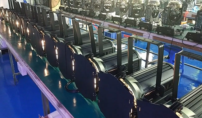 Was ist die Hauptfunktion des LED Studio-Scheinwerfers?