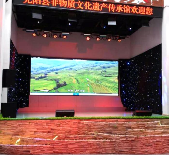 Multifunktionshalle Deckenbeleuchtung Design Renderings