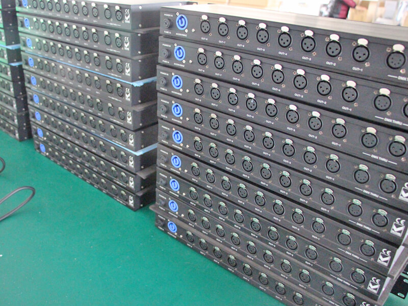 2 DMX-Eingänge und 8 DMX-Ausgänge DMX 512-Splitter