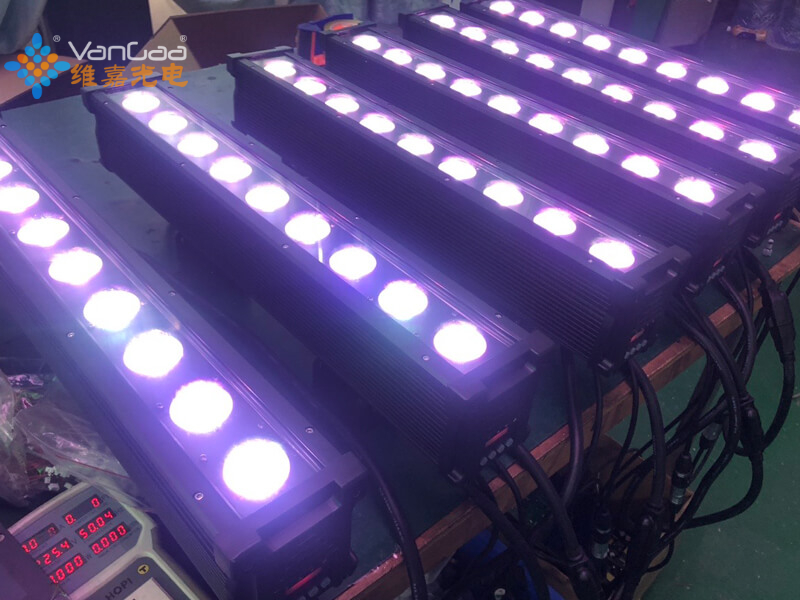 Herstellung von 2 Fu&szlig; 9 St&uuml;ck 18 W LED-Wandfluter (6)