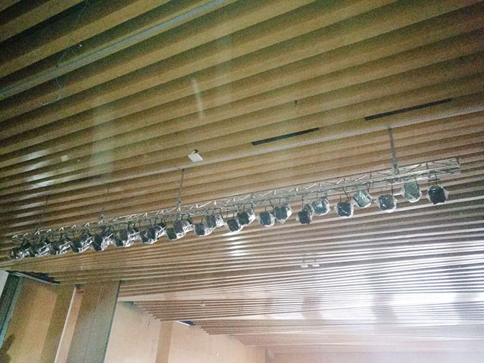 Der Fortschritt des Beleuchtungskonfigurationsprojekts der Multifunktionshalle der Lenovo Group wurde abgeschlossen und installiert