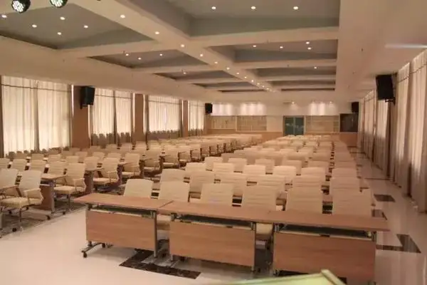 Das Basiswissen der Bühnenbeleuchtung wird vermittelt