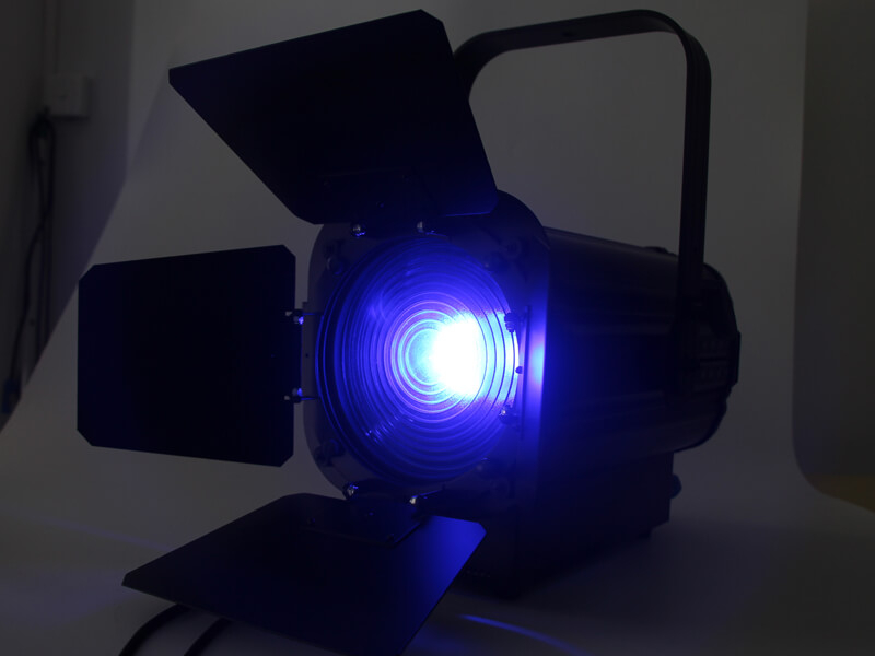 300 W buntes RGBAL 5-in-1-LED-TV-Studio-Fresnel-Licht