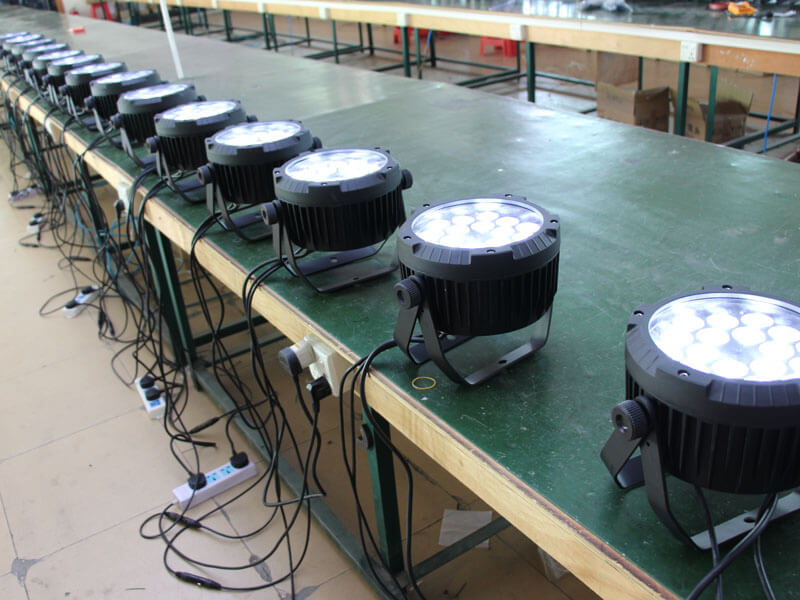 18 STÜCKE 18W RGBWAUV 6IN1 SLIM LED Outdoor Par Leuchten