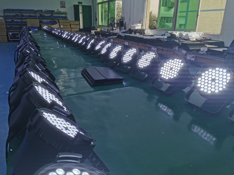 18pcs 4in1 LED-Innen-Par-Licht (2)