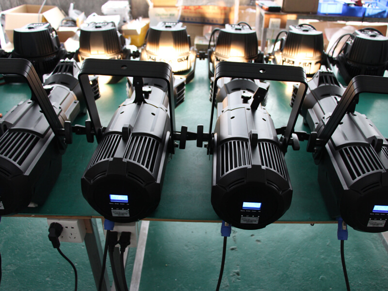 LED 4IN1 RGBW Profilspot Leko Light