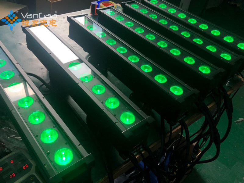 Herstellung von 2 Fu&szlig; 9 St&uuml;ck 18 W LED-Wandfluter (3)