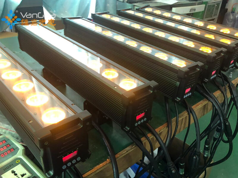 Herstellung von 2 Fu&szlig; 9 St&uuml;ck 18 W LED-Wandfluter (9)