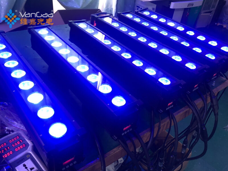 Herstellung von 2 Fu&szlig; 9 St&uuml;ck 18 W LED-Wandfluter (2)