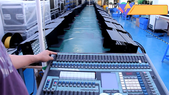 Pearl-Konsole steuert die B&uuml;hnenbeleuchtung