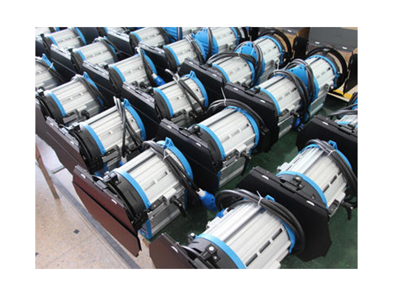 1000-W-Kit-Fresnel-Strahler