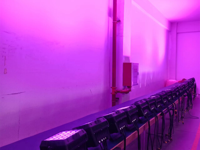 24 Stück RGBW 4in1 LED-Wandfluter